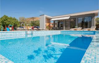 Gorgeous Home In Katuni With Wifi - Katuni - 3