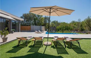 Gorgeous Home In Katuni With Wifi - Katuni - 1