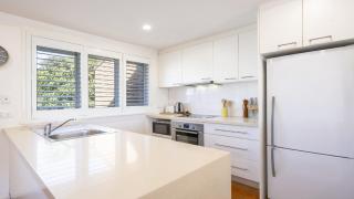 Lighthouse unit 2 - Yamba - 8