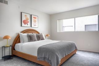 West Hollywood 2br nr groceries dining LAX-1064 - 3