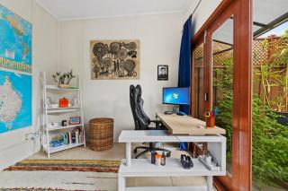 Quirky Marrickville 1-Bed with Courtyard by Shops - Sydney - 8
