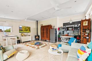 Quirky Marrickville 1-Bed with Courtyard by Shops - Sydney - 5