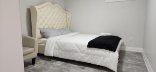 Entire 2 Bedroom Apartment in Kitchener - Kitchener - 1
