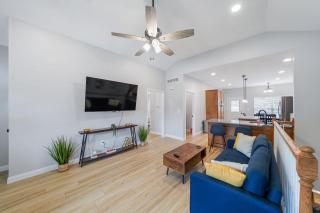 3BR 2BA Home with King Queen & Twin Beds - Clarksville - 9