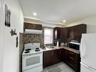 #1 Convvy-nient Residence! - Toronto - 8