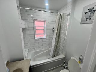 #1 Convvy-nient Residence! - Toronto - 4