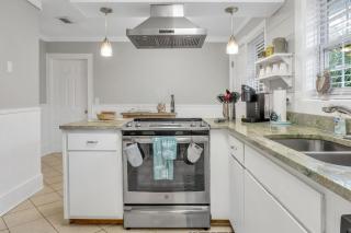 Sunrise Bliss 3 Bedroom St Simons Island 3 Minutes To Pier - 1