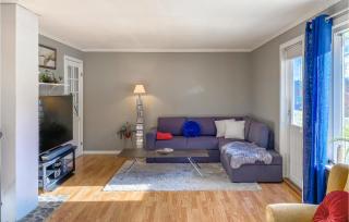 Lovely Apartment In Ellingsøy - - 7