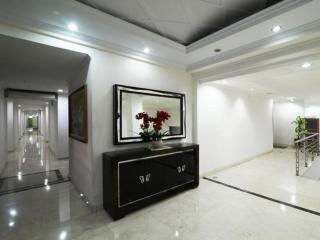 Puri Mega Hotel - 9