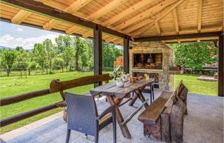 Amazing Home In Lovinac With Jacuzzi - Lovinac - 3