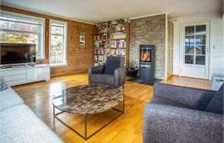 Cozy Home In Bruvik With Wifi - 8