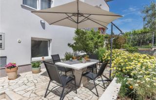 2 Bedroom Cozy Apartment In Pula - Veli Vrh - 2