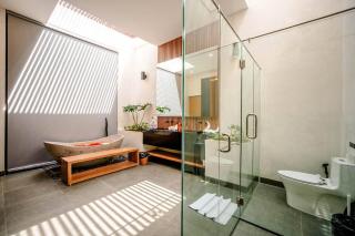 Villa Midori - Luxury Spacious Haven Rooftop and Pool Paradise - 9