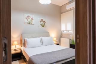 Chrispa's House Beachfront Bliss & Stunning Views - 4