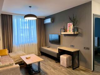 Newly Renovated, Modern and Bright Condo in Center - 5