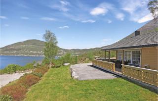 Gorgeous Home In Hundeidvik - 7