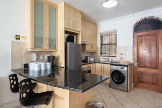 Spacious 1 Bedroom Flat Church St Stellenbosch - 1