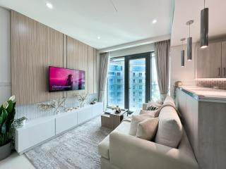 Luxe Lagoon Suites Palm Beach Private Access with Infinity Pool & Bar - Dubai - 4