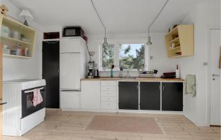 Cozy Home In Nexø With House Sea View - Neksø - 5