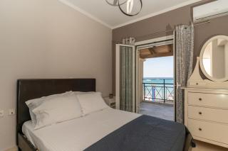 George Beachfront Apartments - 9