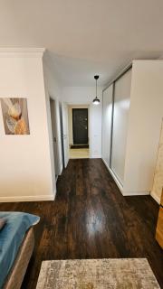 Luxury 2 bed apartment by Albert - 6