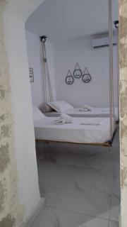 Polyxeni Apartments & Rooms - Qeparo - 1