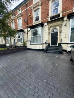 Spacious Duplex City Apartment with King Sized bed, Free onsite Parking, near utilita areana & icc - Birmingham - 5