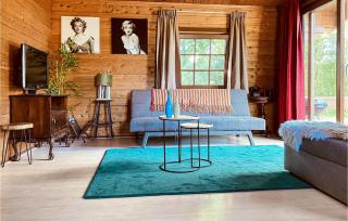 Lovely StaCaravan In Rheezerveen - Rheezerveen - 8