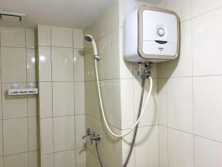 Comfort Stay 2BR at Springlake Summarecon Bekasi Apartment By Travelio - Bekasi - 9