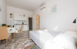 Apartments Maria with big garden - TA Leut Agency - Vrsi - 6