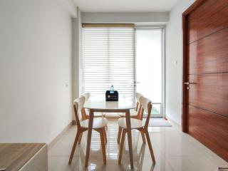 Tranquil Designed 2BR Apartment Dago Suites By Travelio - Bandung - 5