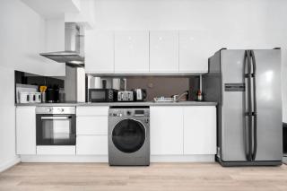 Apartment - Secure Parking - Gated Development - Near JQ & Birmingham City Centre - Top Rated - Flower Wall - 12SH - 6