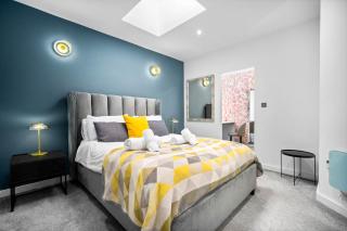 Apartment - Secure Parking - Gated Development - Near JQ & Birmingham City Centre - Top Rated - Flower Wall - 12SH - 9