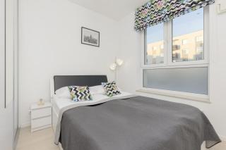 Subtle Colors Apartment in Warsaw with Furnished Balcony by Noclegi Renters - Warsaw - 9