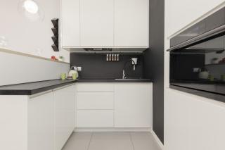 Subtle Colors Apartment in Warsaw with Furnished Balcony by Noclegi Renters - Warsaw - 8