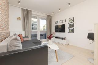 Subtle Colors Apartment in Warsaw with Furnished Balcony by Noclegi Renters - Warsaw - 6