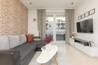 Subtle Colors Apartment in Warsaw with Furnished Balcony by Noclegi Renters - Warsaw - 5