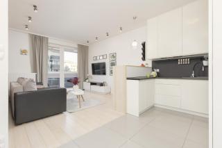 Subtle Colors Apartment in Warsaw with Furnished Balcony by Noclegi Renters - 2