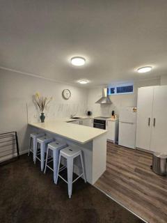 Abode for Two and a Few Paws - Wellington - 8