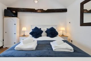 Work & Relax - Free Parking - 5 Mins to Stamford - 3