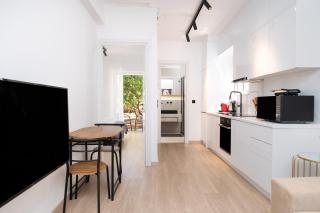 Stylish Apartment in Glyfada with Outdoor Patio - 1