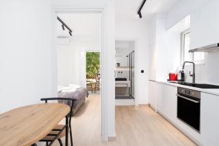 Stylish Apartment in Glyfada with Outdoor Patio - Athens - 6