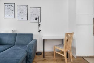 Klasyczny Apartament z Balkonem we Wrocławiu by Noclegi Renters - Wrocław - 4