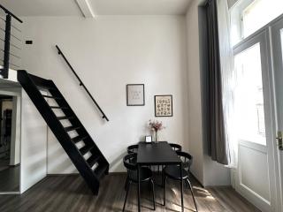 Grand Viceroy Apartments - Gothic Tower View - Prague - 4