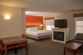 Hawthorn Suites by Wyndham Erie - Erie - 2