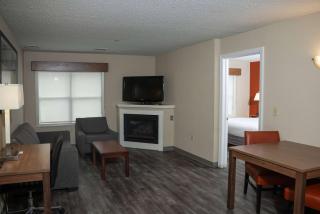 Hawthorn Suites by Wyndham Erie - Erie - 1