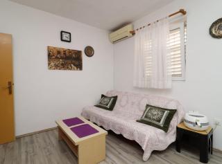 Apartments Karbuni By The Sea - Blato - 1