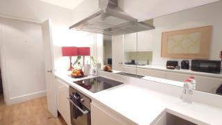 DELUXE TOWER BRIDGE APARTMENTS - 4