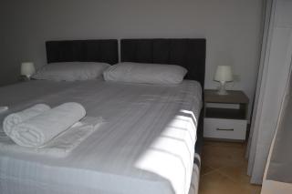 Kela's Sunny Apartment & Parking - Vlorë - 5