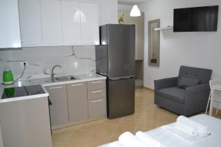Kela's Sunny Apartment & Parking - Vlorë - 3